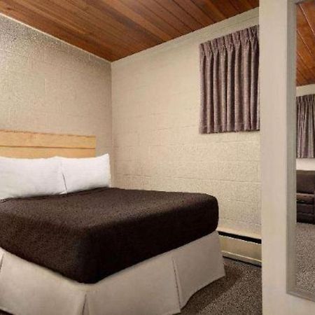 Thriftlodge Moose Jaw Esterno foto