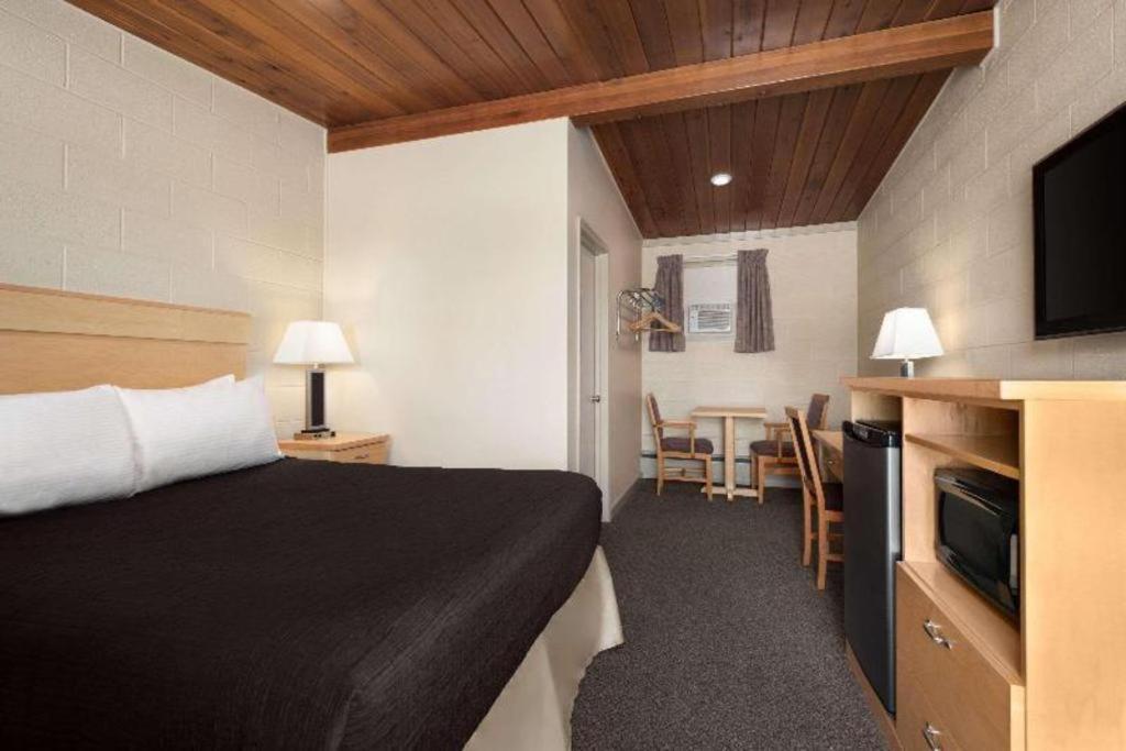 Thriftlodge Moose Jaw Esterno foto