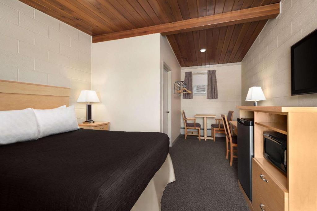 Thriftlodge Moose Jaw Esterno foto
