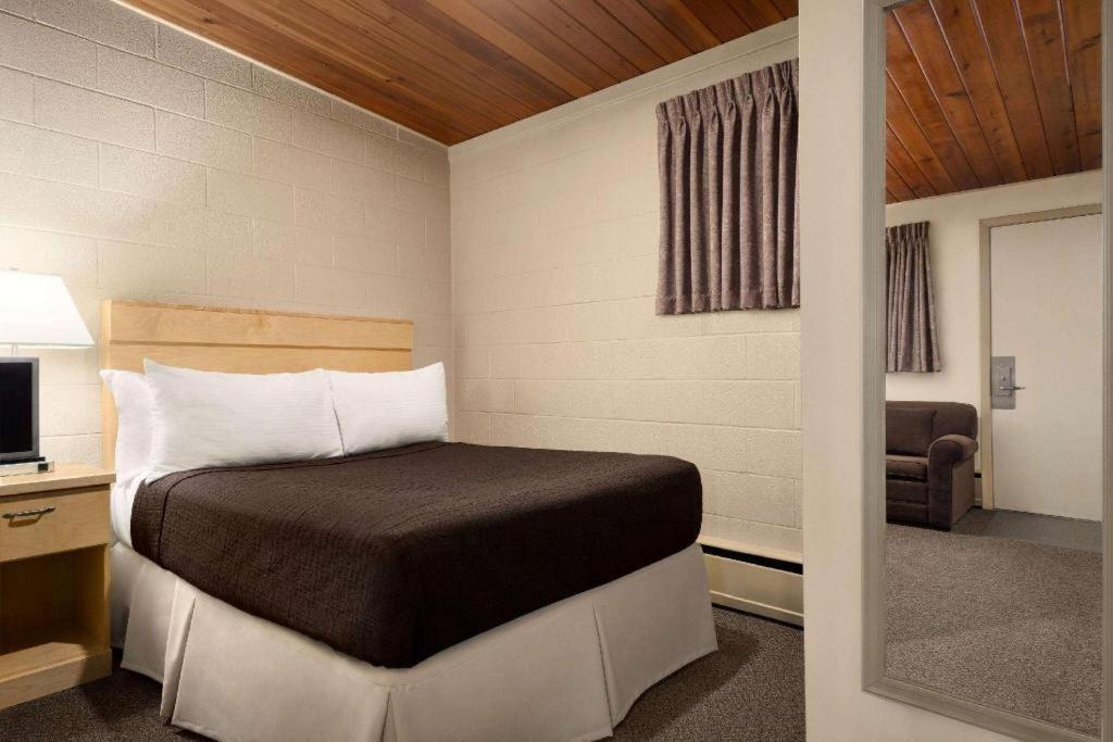 Thriftlodge Moose Jaw Esterno foto