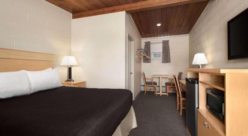 Thriftlodge Moose Jaw Esterno foto