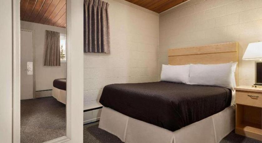 Thriftlodge Moose Jaw Esterno foto