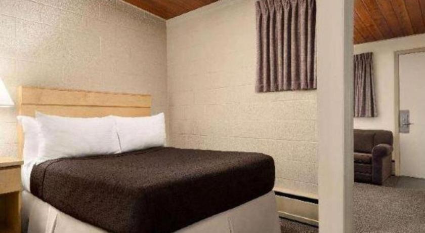 Thriftlodge Moose Jaw Esterno foto